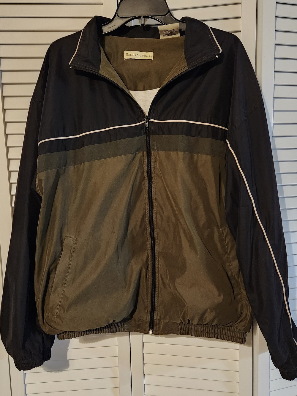 Munsingwear Olive and Black Zip-Up Windbreaker Jacket